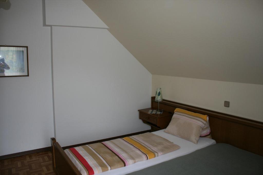 Gasthaus - Gaestehaus Schusterbauer Rein Habitación foto