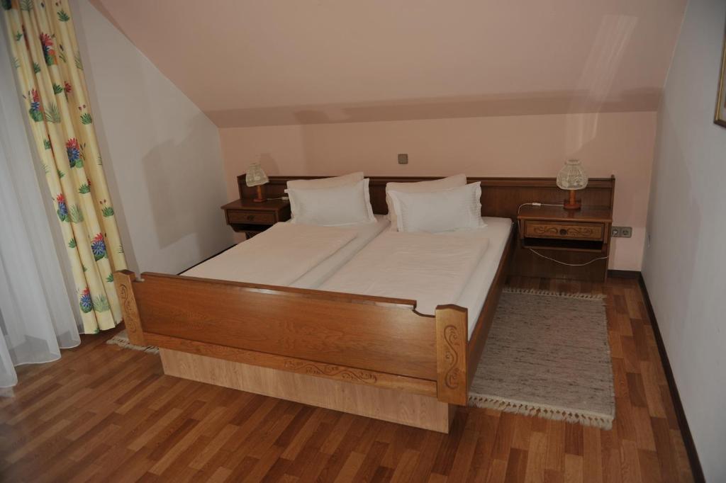 Gasthaus - Gaestehaus Schusterbauer Rein Habitación foto